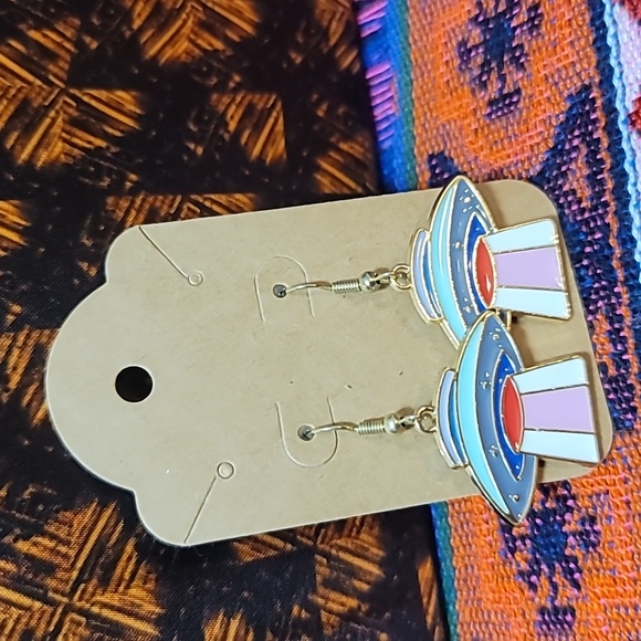 Ufo Earrings - Picture 1 of 2